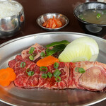 骨付カルビ 新村 - 骨付きカルビA 1400円。