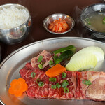 骨付カルビ 新村 - 骨付きカルビA 1400円。