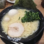 家系ラーメン 町田商店 - 味玉塩ラーメン