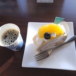 Sanrikukashousaitou - 甘夏のロールケーキ，コーヒー