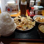 Taishuushokudou Teishokunomaru Dai - 鬼盛肉野菜炒め定食＆唐揚げ、ライスはチョモランマ盛り