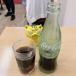 ぎょうざの店 ひょうたん  - コカコーラ　250円（税込）　※って、氷なしで、こんなグラスで、出て来るもんなん？