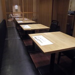 天ぷら新宿つな八 - 店内　カウンター席もあります