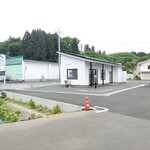 CAFE LAube 6고우점 - 4호선 쪽에서, 오른쪽 주차장