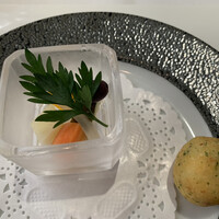 エルルカン・ビス - たらのコロッケとピクルス