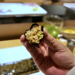 鮓 きずな - 余市あん肝 奈良漬け、三重県伊勢湾一番海苔 巻き巻き風景