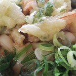 くるみ亭 - 天ぷらうどんのアップ