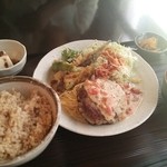 ひやけ - ハンバーグとまとマスタード♪