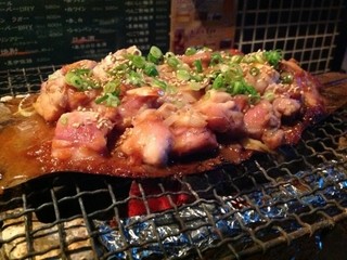 Tsukiakari Chuuman - 赤鶏の朴葉みそ焼き