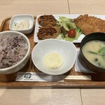 百菜 - アジフライとヒレカツ定食￥1,188 雑穀ごはんに変更の大盛り無料