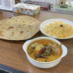 FOOD BOX - カリーパコラとライスとロティ