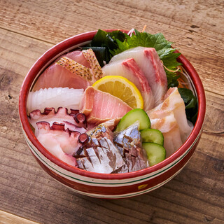 During the daytime, we offer Seafood Bowl made with plenty of Hirado's specialty Seafood.