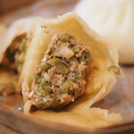 胡桃里小籠館 - インゲン入り中華肉まん