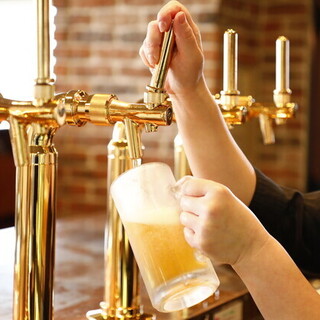 クラフトビールを中心としたビール10種類を飲み比べで楽しむ◎