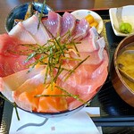 居酒屋やす - 海鮮丼（普通盛）２