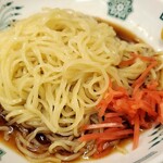 Hidakaya - 麺は黒酢に浸っている