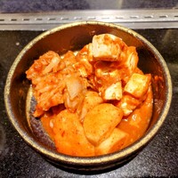 焼肉 喰心 - キムチ(ハチミツで甘辛く味付けされていて抜群に旨い)