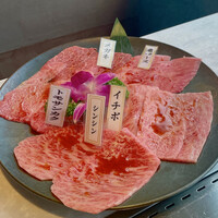 PONGA PREMIUM - 赤身盛り5種(各2切れ）5,000円 　(）シンシン、イチボ、トモサンカク、肩ロース、メガネ）