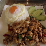 タイ料理研究所 - ガイ・パット・バイ・ガパオ・ラートカオ