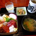 鯛八鮨 - 海鮮丼！