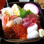 鯛八鮨 - 色とりどりの海の幸がたっぷり！