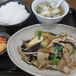 憩いの喰う感 麺恋 - 豚肉と茄子のピリ辛定食　900円
