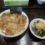 Ramen Kinzou - "らぁ麺(並)"と試供で頂いた"味玉丼"