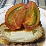 ブーランジェリー スドウ - アメーラトマトとクリームチーズの相性抜群！