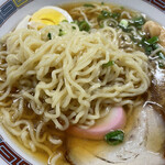 じゅんちゃん - しょうゆラーメン。［細いチヂレ麺］。