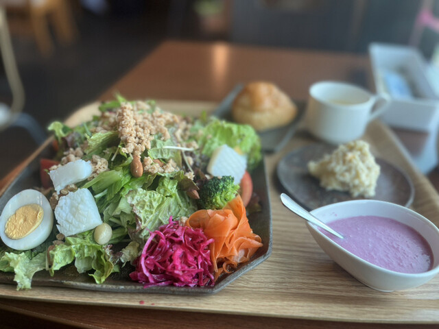 ベジラボ グッデイ 中央弘前のサラダ専門店｜新鮮野菜を使ったヘルシーランチ