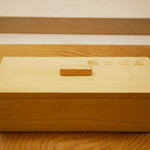 鮨おばな - 最後のおしぼりは霧箱のなかに