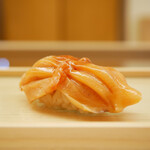 鮨おばな - ◇赤貝（閖上）
      実に美しいフォルム。噛みしめる度に膨らんでいく香りの連続。極上！