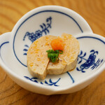 鮨おばな - ◆あん肝ポン酢漬け
      5日間漬け込まれた芳醇なチーズのような旨味。確実にお酒を運ばせる肴。