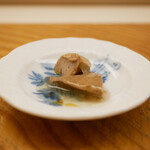 鮨おばな - ◆のどぐろの肝
      出ました！珍味中の珍味！
      ほんの一欠片でも抜群の香りを膨らませて放ち、濃厚なコクが脳裏に滞留し続ける！ もう悩ましすぎるほどお酒のアテの連続！