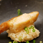 鮨おばな - 表面を破るとほろりと柔らかな身、脂に乗せて旨味が口に広がり、そして抜ける香りが極上の味を生む！