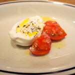 スガハラ - おかトマトとブッラータチーズのカプレーゼ