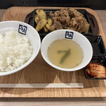 Gyuukaku Yakiniku Shokudou - カルビ焼き定食（¥979）