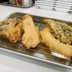 あつあつ揚立 てっちゃん - 舞茸天、鶏ムネ肉天、イカ天、アジ天