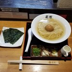 ラーメン巌哲 - 冷やかけ＋半熟煮玉子＋海苔