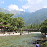 河童の休憩所 - お店の前のかっぱ橋