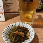 Robata Daibou - ビールとお通しの昆布と油揚げの煮物