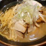 北海道ラーメン紀行 - もやし醤油チャーシュー麺1200円