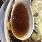 丸 中華そば - マイルドな醤油スープ