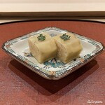 御料理 寺沢 - 木の芽が佳き役回りを演じています