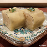 御料理 寺沢 - 白板昆布で包んだ真子鰈の棒ずし