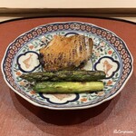 御料理 寺沢 - 喜知次とグリーンアスパラの備長炭焼