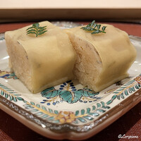 御料理 寺沢 - 白板昆布で包んだ真子鰈の棒ずし