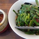 中華そば 高安 - 卓上の『辛味噌』と『ニラ漬け』～♪(^o^)丿