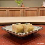 御料理 寺沢 - 白板昆布で包んだ真子鰈の棒ずし