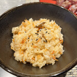 八王子 ステーキ 鉄板焼 いわ倉亭 - 炊き込みご飯　桜エビとしめじ